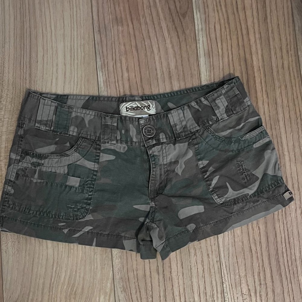 New Without Tags Billabong Juniors Size 5 Camo Shorts - Trendy and New!